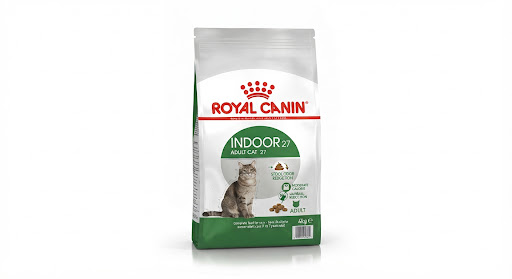 ถุงอาหารแมว Royal Canin Indoor 27 บนพื้นหลังสีขาว